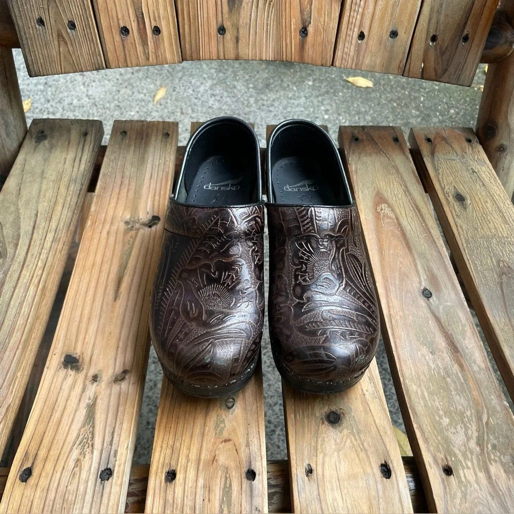 Dansko Professional Brown Tooled Leather Clog Size 37 - Picture 2 of 16